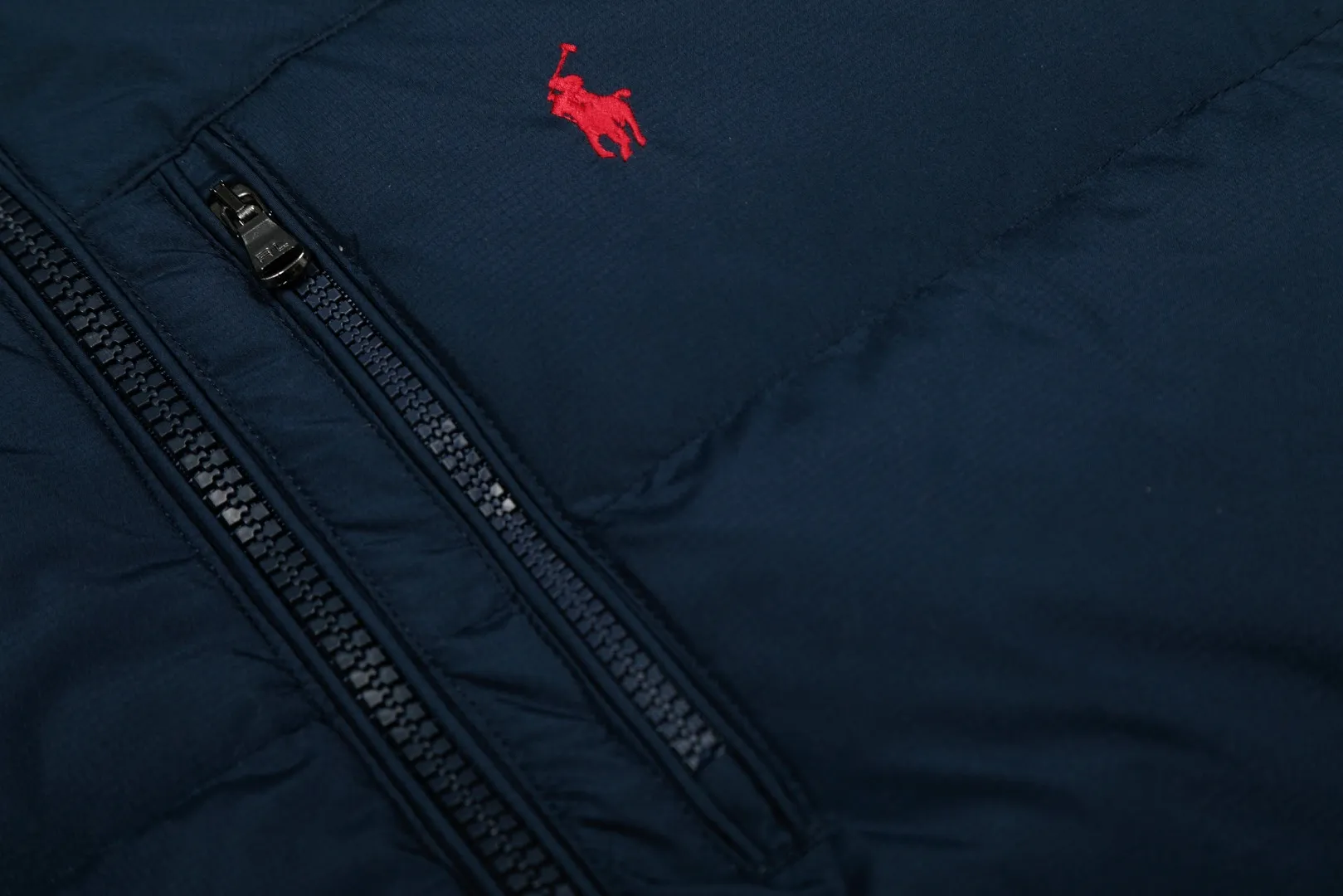 P720 Top quality" Style number: 9003# [Ralph Lauren winter basic classic embroidered men's and women's couple's same style hooded down jacket] ✅Ralph Lauren American retro chest zipper high version top-fill winter down jacket ✅100% high-quality white duck down, high version top-fill capacity ✅Double-layer inner velvet to strictly prevent velvet running ✅Built-in adjustable drawstring, windproof and coldproof, considerate and in place ✅Original version The maximum size can be worn up to 200 pounds. Loose and comfortable, no pressure. ✅Same style for male and female couples. Recommended OOTD outfits in winter~ Size: S-XL Color: Black, milky white, khaki, navy blue, military green